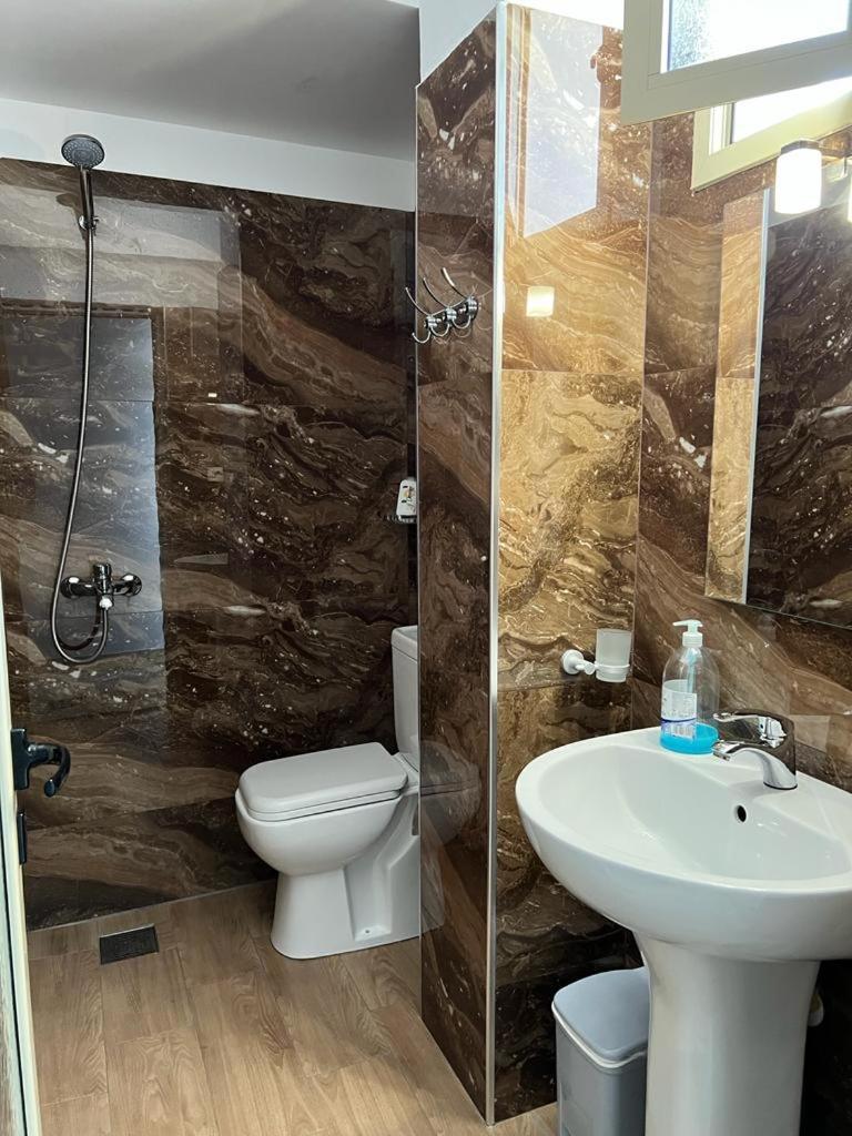 Hotel Vila Flowers Vlore Luaran gambar